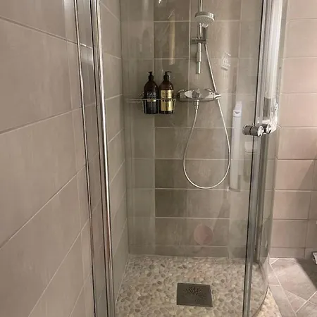 Askollen, Apartamento